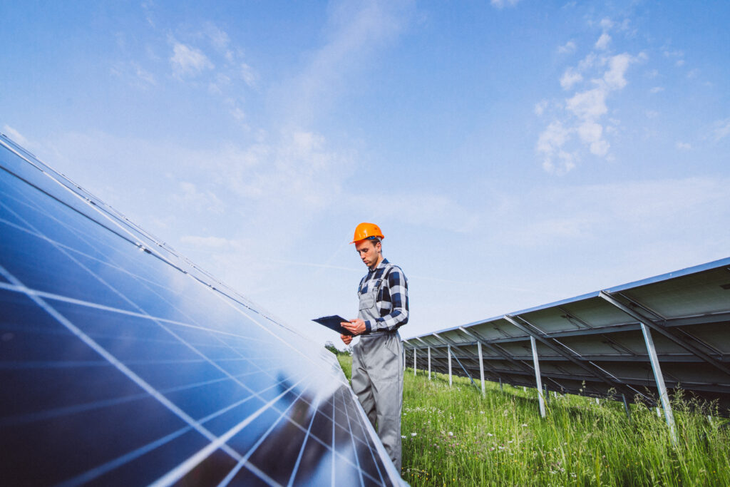 Los paneles solares fotovoltaicos presentan desafíos debido a su modelo de negocio, ya que son considerados poco atractivos económicamente.